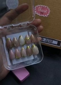 customised press on nails