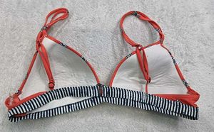 Coral Patterned Bikini Top 🇦🇨