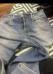 Levi's Light Wash Jeans - Stylish and Comfortable