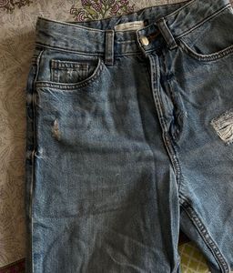 Women’s Blue Distressed Jeans – Size 26
