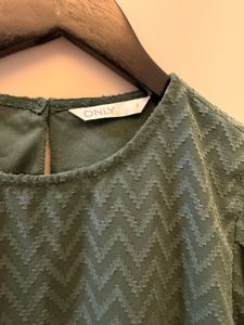 ONLY Chic Green Textured Top