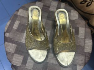 Golden Wedges- CLEARANCE SALE‼️