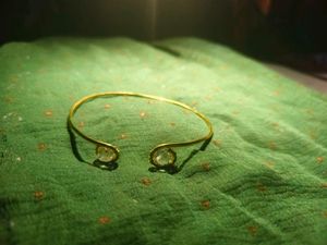 Elegant Gold &amp; Crystal armcuff ✨