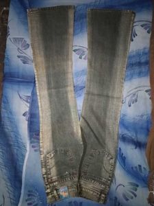 VINTAGE UNIQUE FADE FLARED JEANS