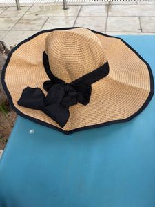 Stylish Sun Hat with Bow Detail