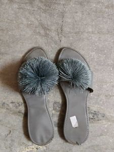 Used Stylish Gray Sandals with Pom-Pom