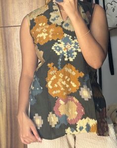Unique Floral Print Sleeveless Kurta