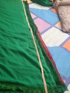 Elegant Emerald Green Dupatta with Lace Trim