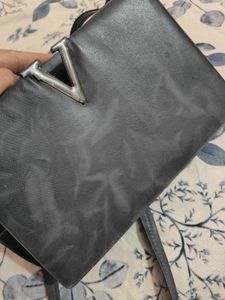 Stylish Grey Handbag with Chain Detail