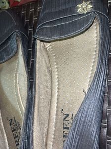 Black Slip-On Flats with Floral Detail- SALE‼️