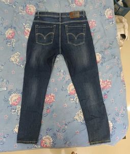 Levis JNS Dark Wash Jeans