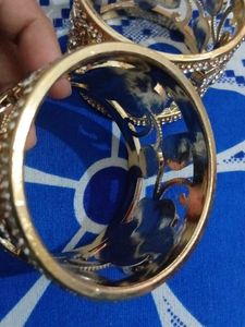Exquisite Golden Bangle with Crystals
