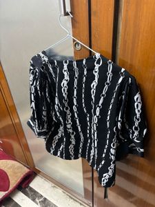 Stylish Black &amp; White Chain Print Top