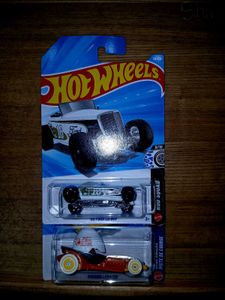 Hot Wheels Lot - 2 Die-Cast Cars