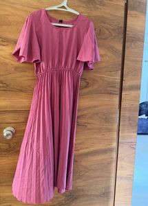Elegant Pleated Midi Dress