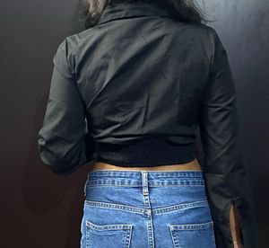 Chic Black Cinched Front Top