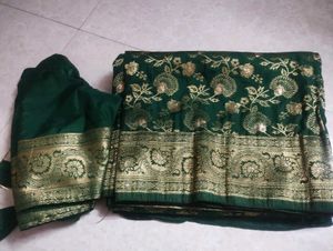Green dola Silk Saree with Gold Border