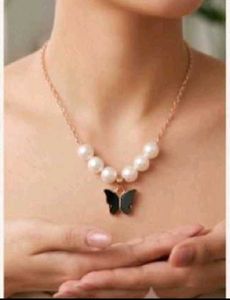Elegant Pearl Butterfly Necklace &amp; Earrings Set