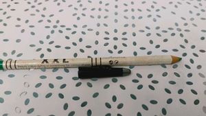 eyeshadow eyeliner pencil in green