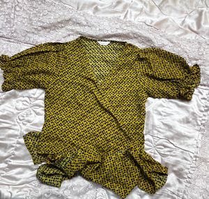 Stylish Yellow &amp; Black Print Top