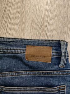 Ma5916 Denim edit jeans waist 32 inches