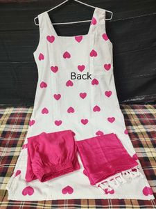 Sleeveless Kurta Set with Pink Hearts