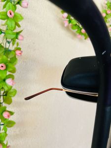 Round Sunglasses with Case