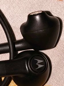 Motorola earphones