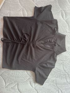 ONLY- Ribbed Ruched Collared Crop Top