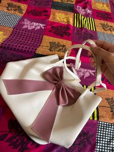 Chic Tote Bag with Bow Accent