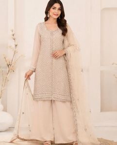 Women Elegant Embroidered Chanderi Kurta Set wit