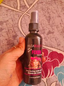 Huda Beauty Matte Fixer Face Spray