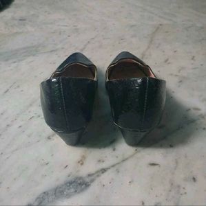 Chic Black Faux Snake Print Loafers