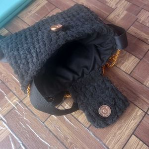 Chunky Knit Crossbody Bag with Gold Chain