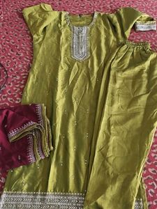 Beautiful Olive Green Kurta Set