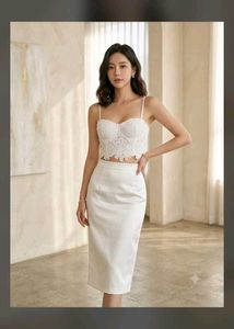 Elegant White Lace Corset .