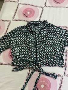 Stylish Geometric Print Tie-Front Crop Top