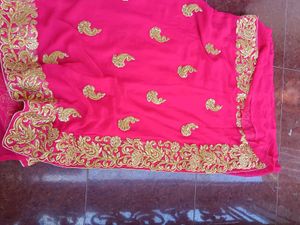 offer🥳🥳🥳😍Vibrant Embroidered Pink Saree
