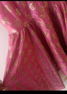 Sangria sleeveless foil print kurta