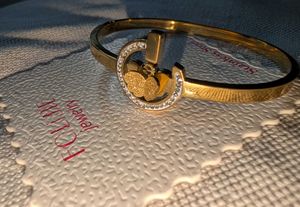 Chic Gold Butterfly Bangle Bracelet(Anti-tarnish)