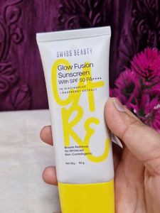 Swiss Beauty Glow Fusion Sunscreen SPF 50 PA+++