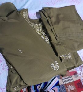 Pakistani 3 Piece Kurta Set 💚
