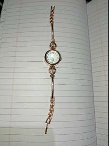 Elegant Gold-Toned Ladies’ Bracelet Watch
