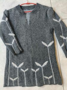 Gray Knit Sweater with Tulip Design