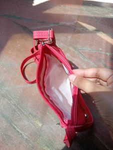 🚫 Free delivery..Chic Red Crossbody Bag
