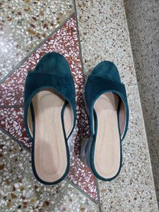 Stylish Green Block Velvet Heels