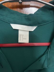 Sleeveless Collared Button-Up Blouse