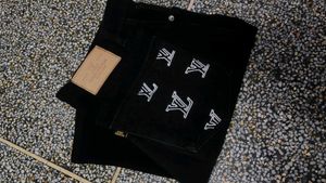LV Jet black Jeans👖