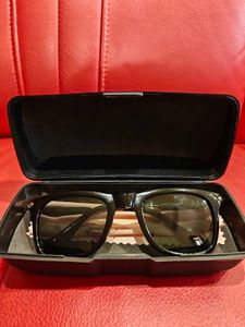 Black &amp; Gold wayfarer sunglass