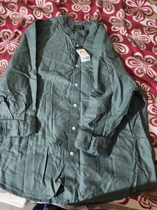 Men's Classic Fit Button-Up Shirt
